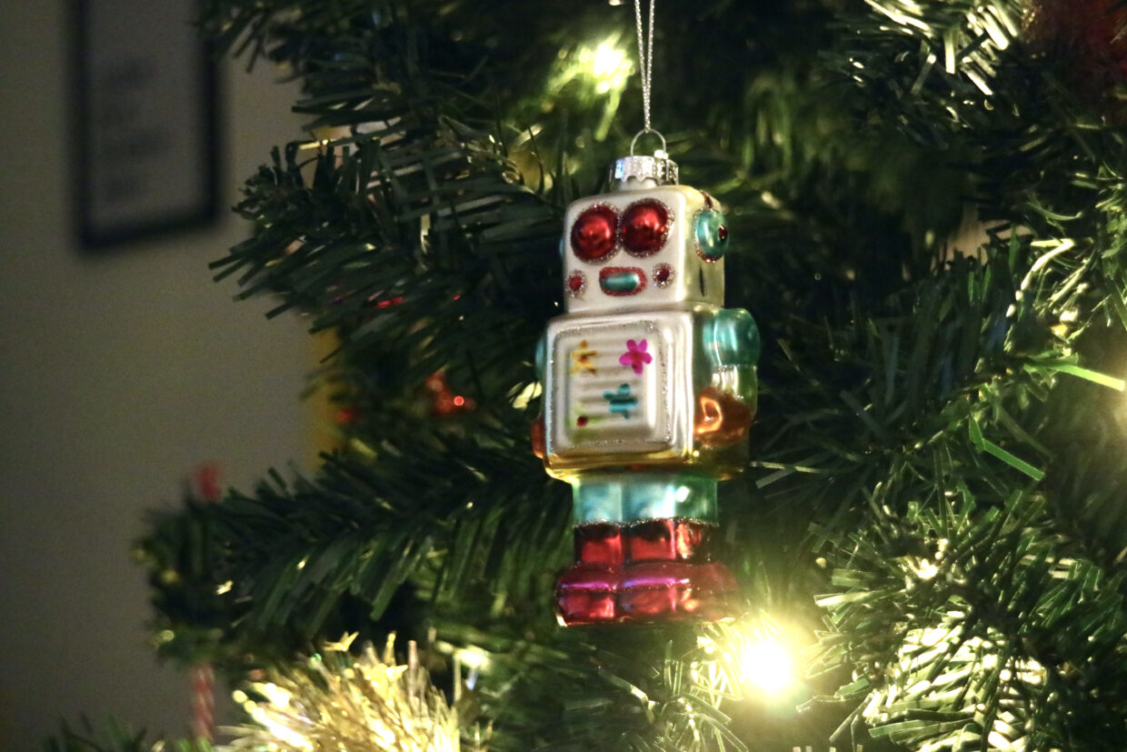 christmas tree robot